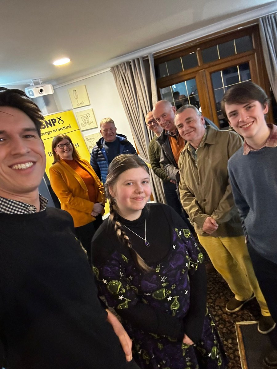 Thanks to @InchkeithSNP for hosting us last night to talk about the work of the YSI and to discuss 25 years of devolution in Scotland. We’re always keen to get out and talk to as many @theSNP branches and members as possible; if your branch would like to have us along.