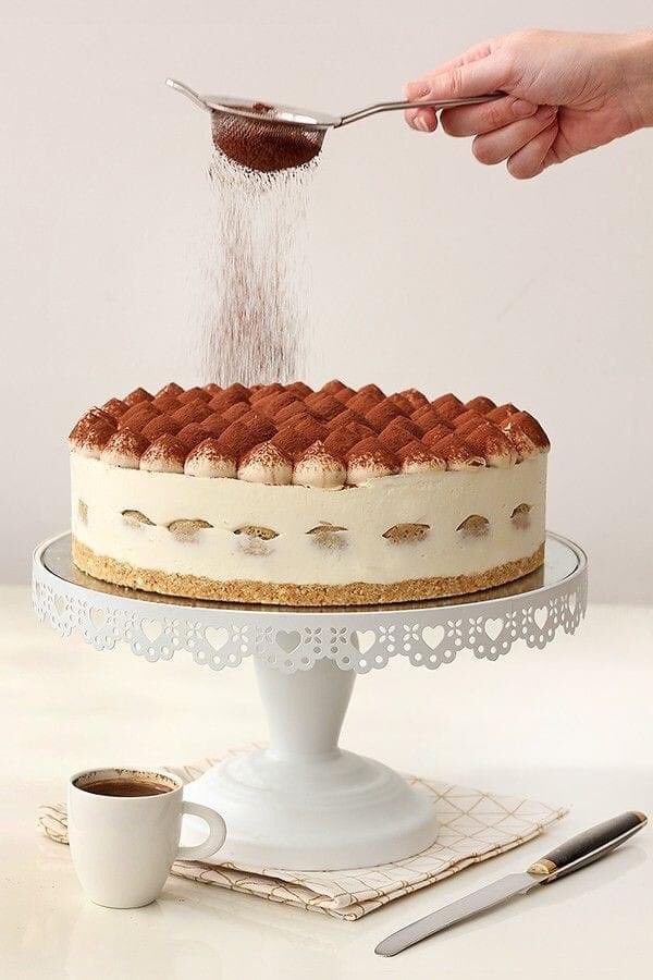 🌹🌹Mahlzeit Ihr Lieben! Ich wünsche euch einen herrlichen Nachmittag mit einem leckeren Stück Tiramisu Torte.🌹🌹☕️☕️🌹🌹