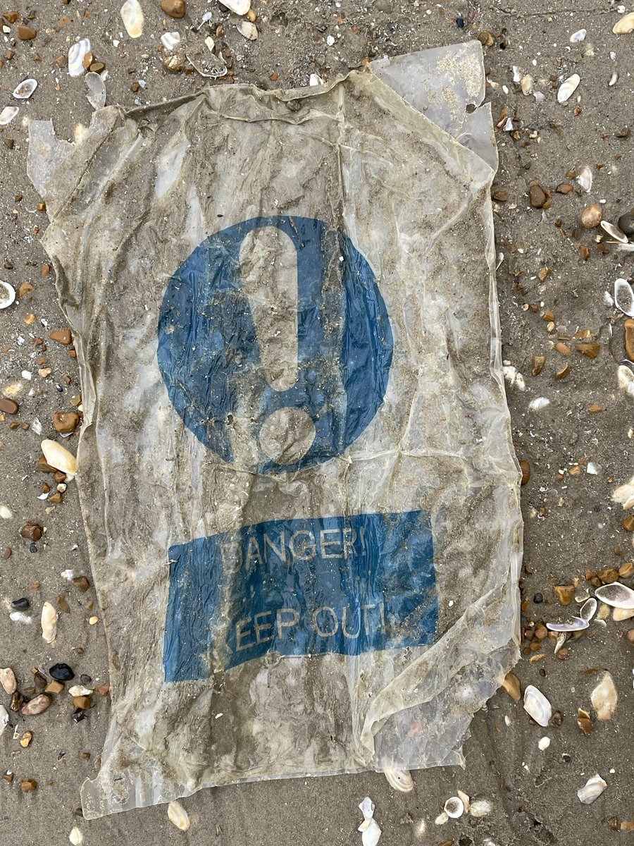 When the sea comes with its own warning #beachclean @CornishSpliced @Feargal_Sharkey #danger #keepout @fstonehythedc