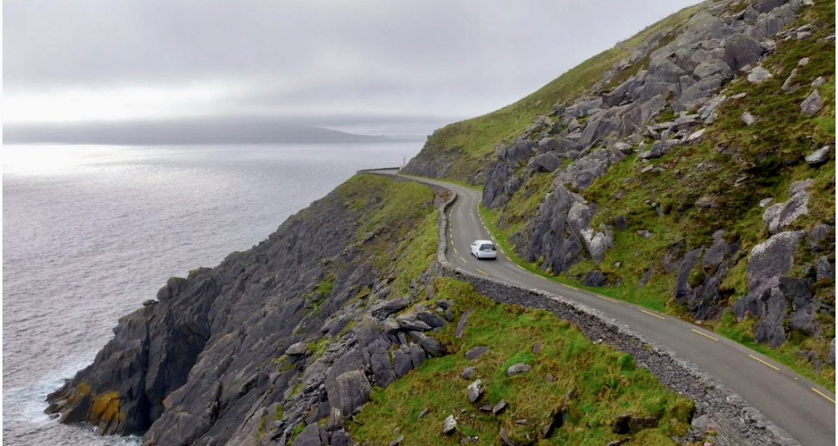 ☘️IRLANDA La Wild Atlantic Way cumple hoy 10 años. Un ruta escenográfica para hacer en coche que recorre la salvaje y solitaria costa oeste de la isla, desde Kinsale a Malin Head. Una de las más bellas que he hecho en toda Europa. #RutaCosteraDelAtlantico #IrlandaLlegaATuCorazon