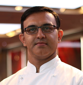 Chef of the Week: Kamaldeep Singh, Executive Chef @horseguardsLDN - He admires @michelrouxjr @taneja_sameer - His favourite time of year is summer and he can't cook without sea salt, cracked black pepper and thyme #readmore thechefsforum.co.uk/chef-of-the-we… #yeschef