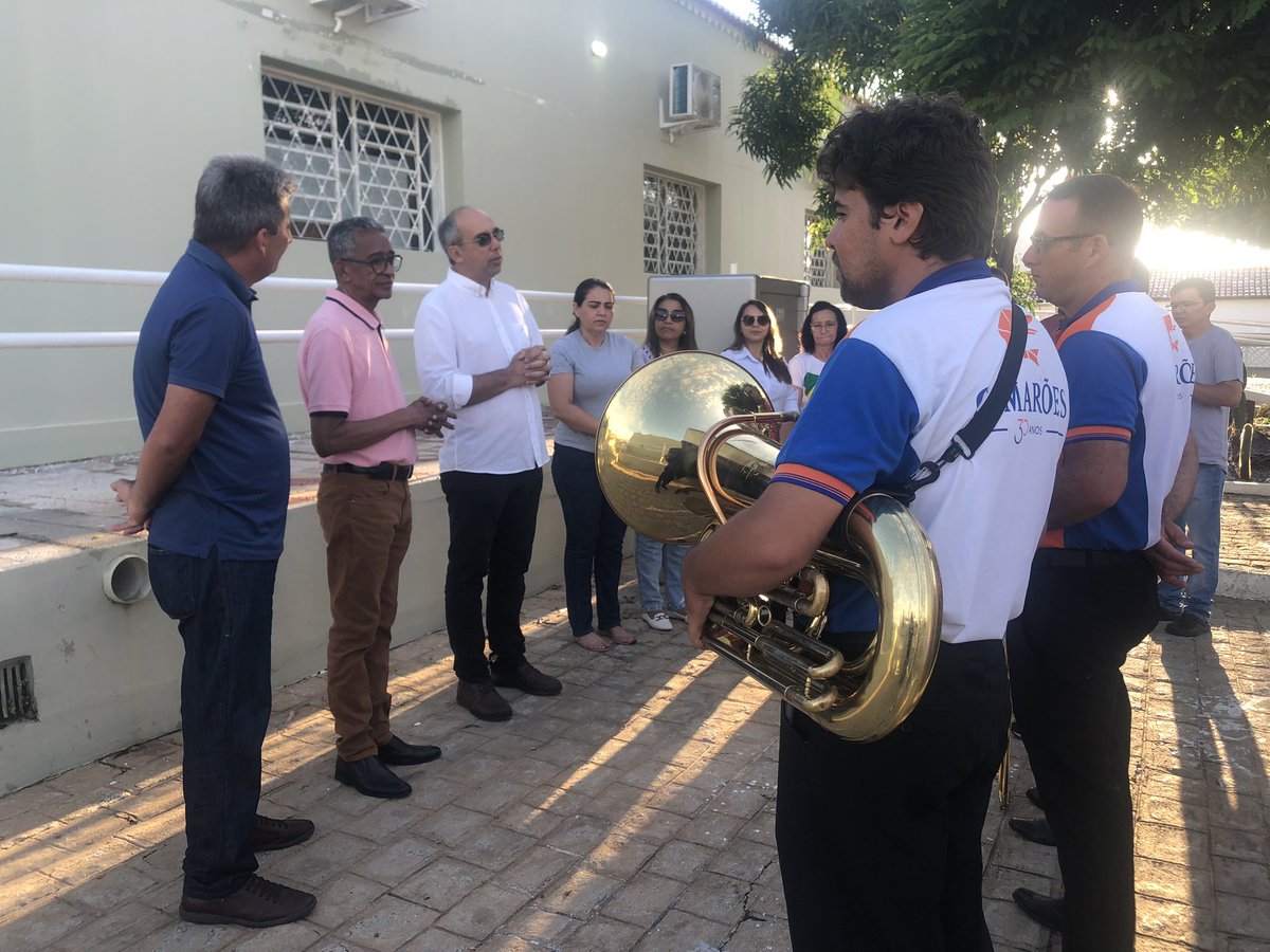 Começo o dia nas Festividades de comemoração de aniversário de 191 anos de emancipação política de Acari, com a presença da Banda Filarmônica Felinto Lúcio Dantas, ao lado do prefeito Fernando Bezerra, vereadores e secretários.