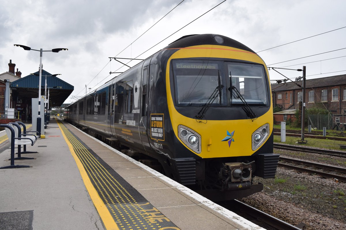 #UnitPhottersUnite as Andy's Man Club vinyled 185111 departs Doncaster for the seaside.

@TPExpressTrains @TPEassist #Class185 #TranspennineExpress #Siemens #Desiro