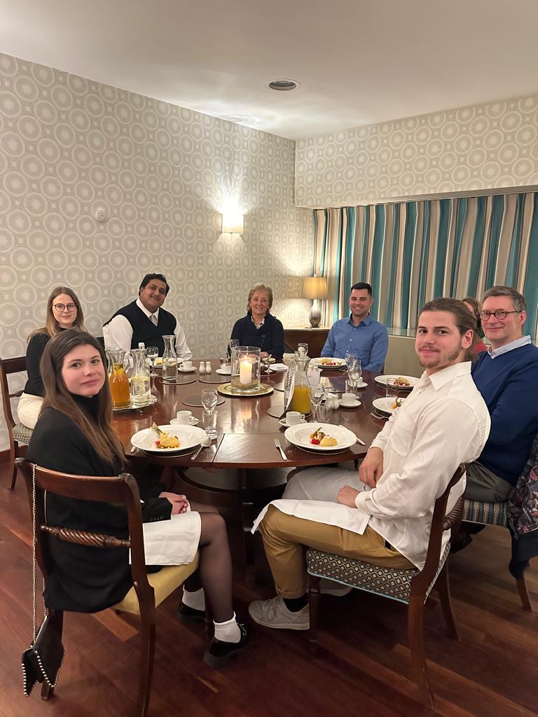 @tasteofthemed @SarahArmes6 @pdoug99 @ProfSumantraRay We finished our day in Cambridge with a College Dinner at Fitzwilliam College 😊