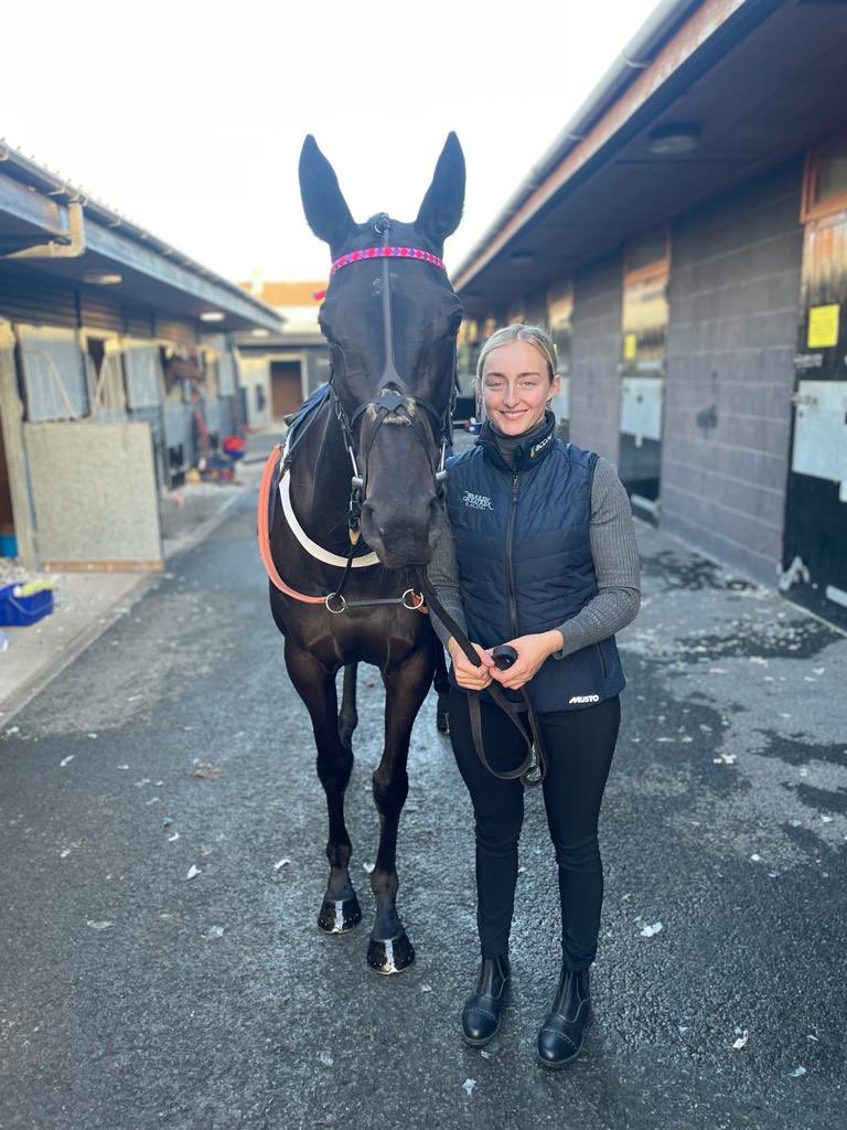 FUTURE FORTUNE runs today @AintreeRaces 5.15pm Mares’ NH Flat Race (Grade 2) @james_bowen_ rides for owners Dejeuner De Dames Syndicate. Best of luck to all connections!