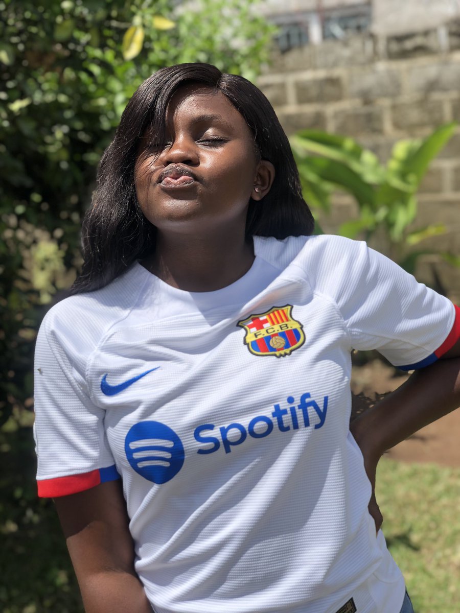 Another beautiful day to show off my Barcelona jersey 🤧😂