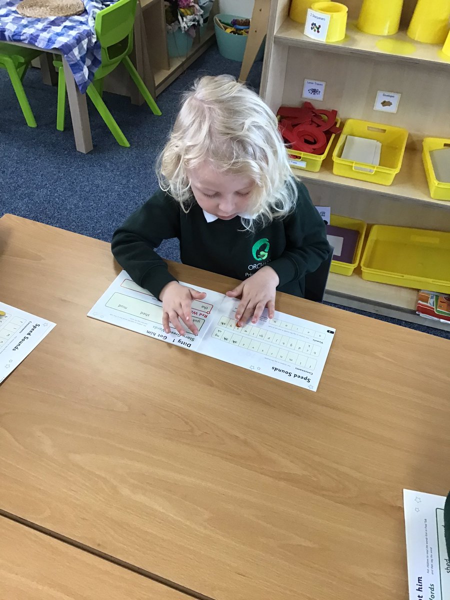 My phonics group are really enjoying the challenge of reading together using all our phonic skills to read a short story together. 🤓📚📕@OrchardPrimaryA @TeamPastoral