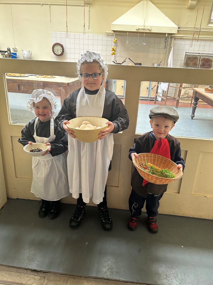 Another amazing day at the Hall! Over 100 visitors joined our Hands on History Afternoon, stepping back in time with tasks and dressing up. Massive thanks to our Heritage Volunteers for making it happen! #HandsOnHistory #Croxtethhall