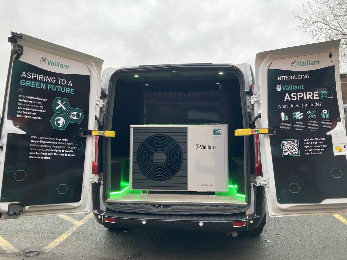 As the sun 🌞 shines on Aintree 🐎 today we are all setup at Wolseley Bootle with two prize winners the Vaillant aroTHERM heat pump & Ecotec Plus boiler on show call in grab a butty 🥪 🥓 and some merch 📦👀🐇👍 @vaillantuk @Plumb_Centre