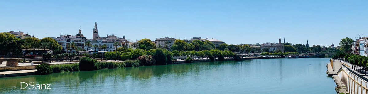 Sevilla es un río que seduce….
#RioGuadalquivir 
#SevillaTieneUnColorEspecial
#ElGuadalquivirPorSevillaEsUnaMaravilla 
#JuevesDeSeducción