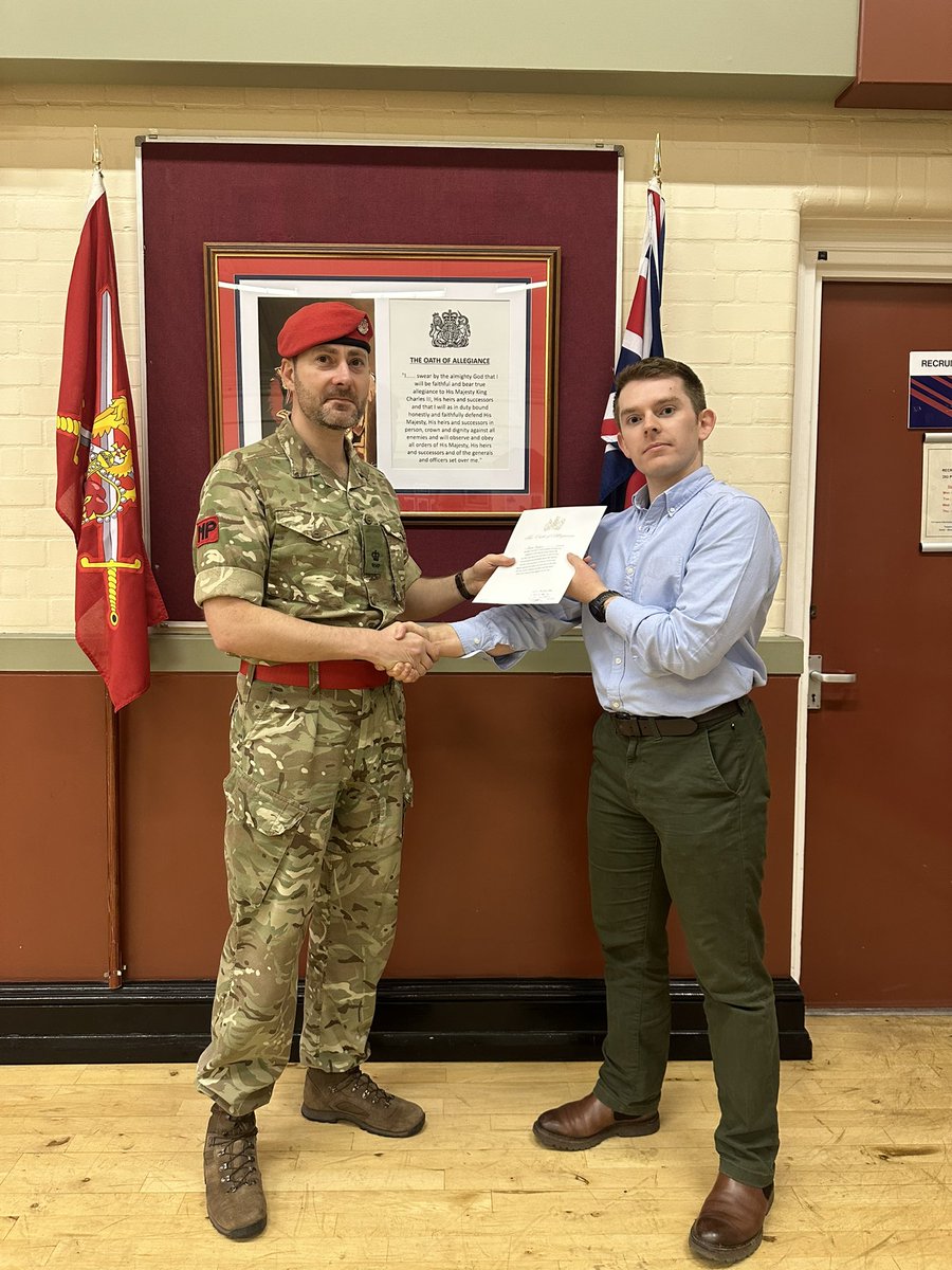 We were delighted to have attested the newest member of @253_rmp_reserves yesterday! If you are interested in joining us, please send us a message! 💬 #twicethecitizen #britisharmy #armyreserve #london #rmp
