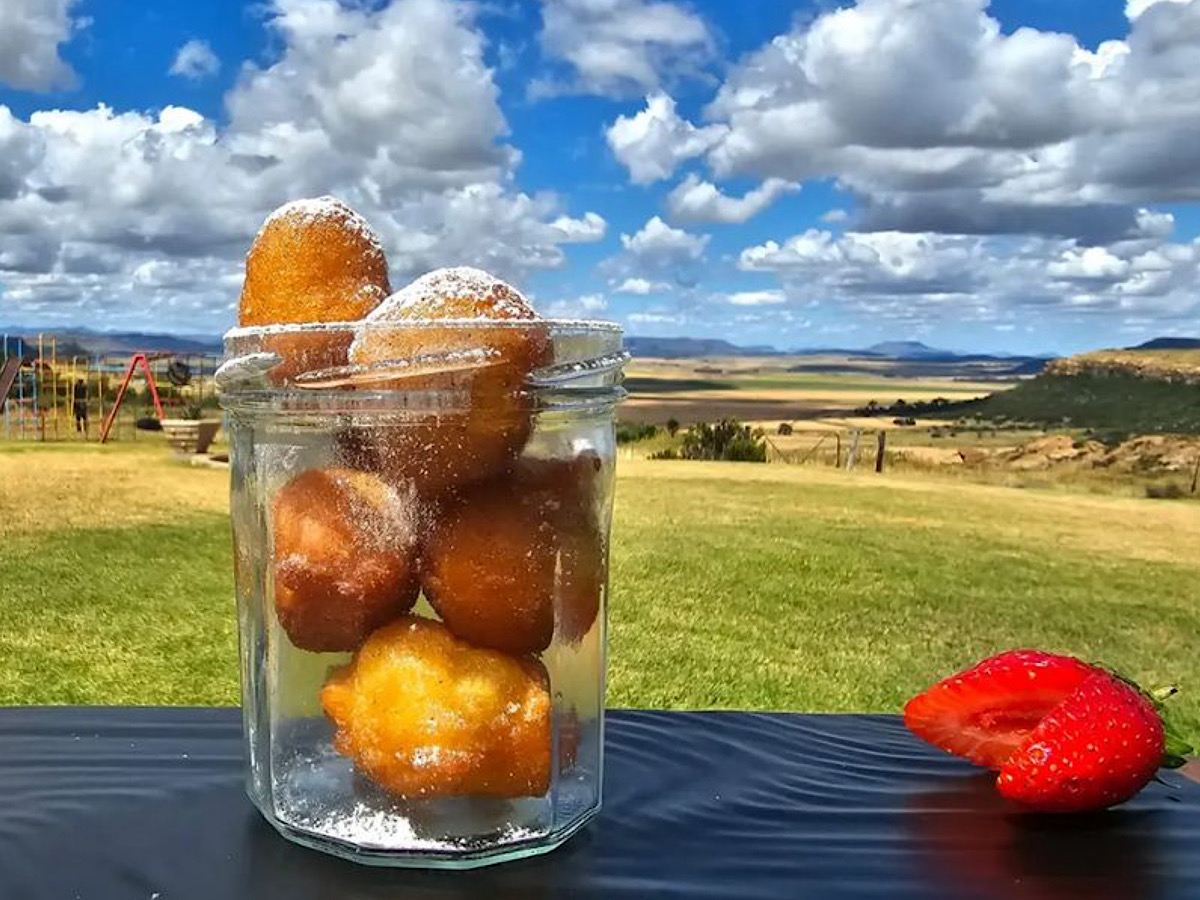 Sweet Treats and Views at The Hybrid Restaurant, located on Three Fountains Farm on the N8 to Ladybrand in the Free State 🍽️🇿🇦 restaurants.co.za/the-hybrid #SouthAfrica