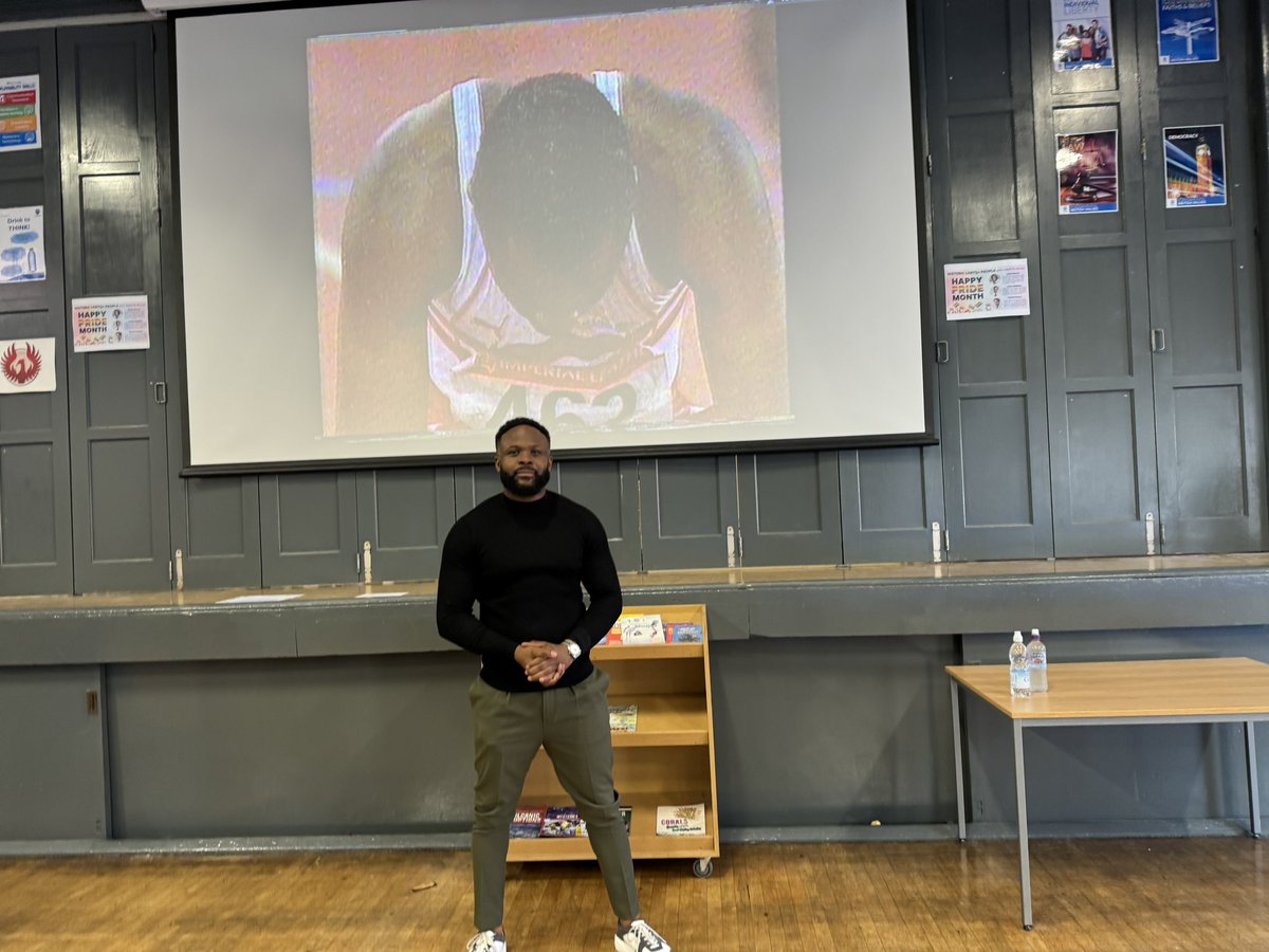 The Class of 24 were treated to a visit from @DanielCaines400 today who shared his inspiring and insightful story of his career, life and dedication to achieving his best! Something we know our Year 11’s are focused on themselves! 🏆 🥇 🏃🏻 @MatrixAcademyT