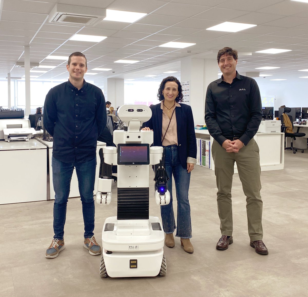 We were delighted to welcome Nuria Alberca Gallego, Consultant in the Industry Vertical at @TelefonicaTech, to our office. During her visit, we explored potential #partnerships aimed at advancing technology and #innovation. Working together to push #technology forward! #robotics