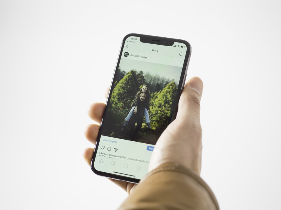 Cambia el fondo de tus historias de Instagram: Aprovecha todas las posibilidades que te proporciona Instagram para personalizar tus stories y crear nuevo contenido. En este post te contamos cómo cambiar el color del fondo… dlvr.it/T5MQQm #Instagram Fuente: @metricool