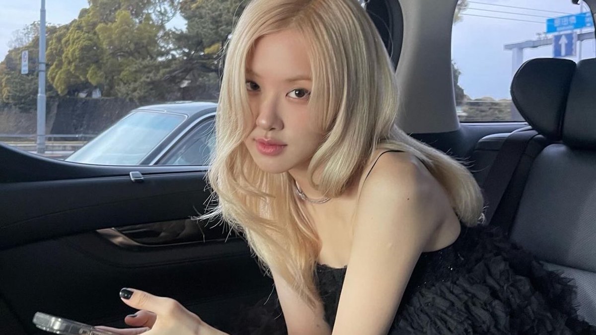 BLACKPINK’s Rosé looks flawless in new photos.