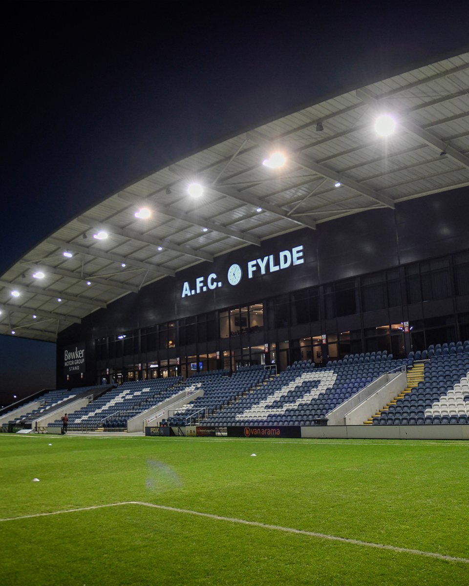 🚨 𝗚𝗔𝗠𝗘 𝗢𝗡! 🚨 The Mill Farm pitch has cleared a pitch inspection and we're all set for some @TheVanaramaNL football under the floodlights tonight at 7.45pm. 🔦 #BornToBeFylde