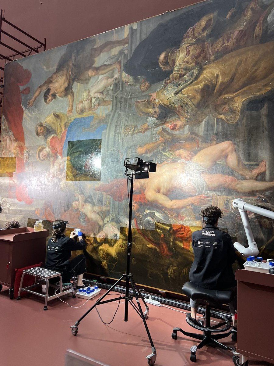 It always feels like a great privilege to me to witness the reappearance of a painting’s original colors during the removal of grimy varnish layers. So it was a real treat to visit the KMSKA yesterday to see the cleaning of their Rubens, live in the museum.