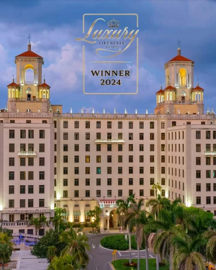 Hotel Nacional de #Cuba, galardonado en los #LuxuryLifestyle Awards como mejor hotel histórico de lujo en Cuba.