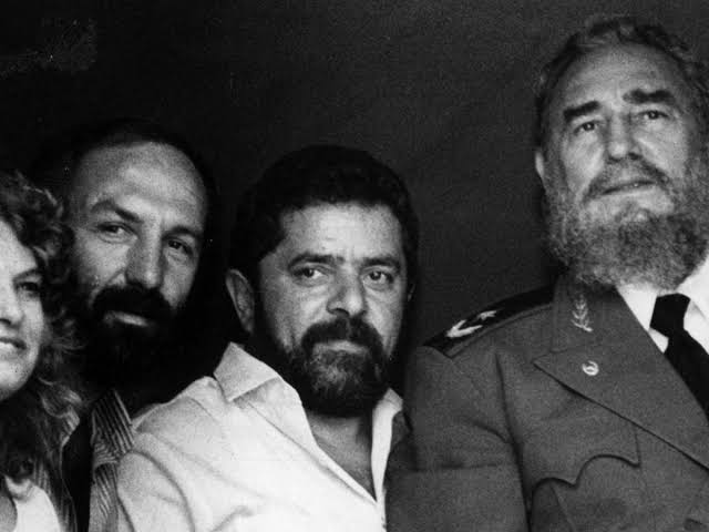 @shellenberger Junto com o ditador cubano Fidel Castro, Lula fundou, em 1990, o Foro de São Paulo; organização que une partidos de extrema esquerda e ditadores latino-americanos com o objetivo de ascender ao poder e implementar o comunismo 'moderno' em seus respectivos países.