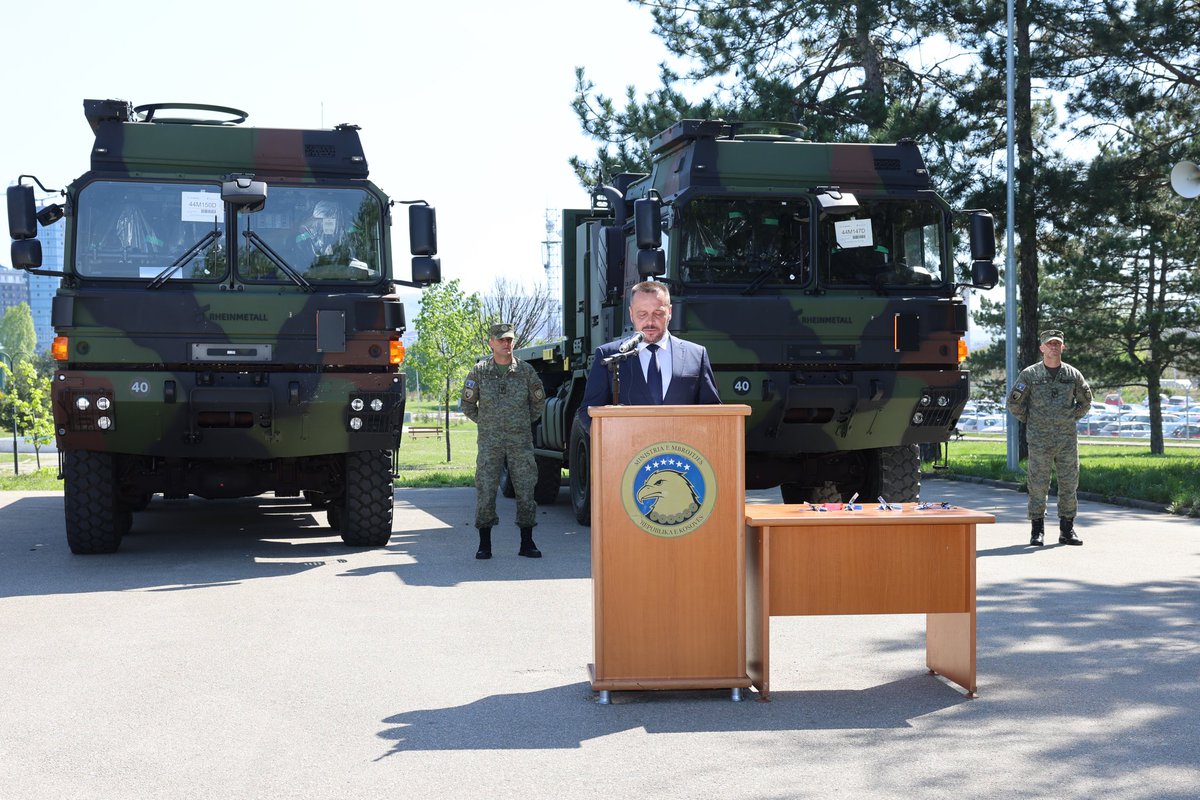 EjupMaqedonci's tweet photo. Today KSF received Rheinmetall trucks as a donation by the 🇩🇪.

I thanked ambassador @GermanAmbKos for the 🇩🇪's support.

We will continue to increase KSF defense capacities in order to guarantee stability, peace and security for 🇽🇰 and beyond in the near future as part of #NATO. https://t.co/jxWiezKo7u