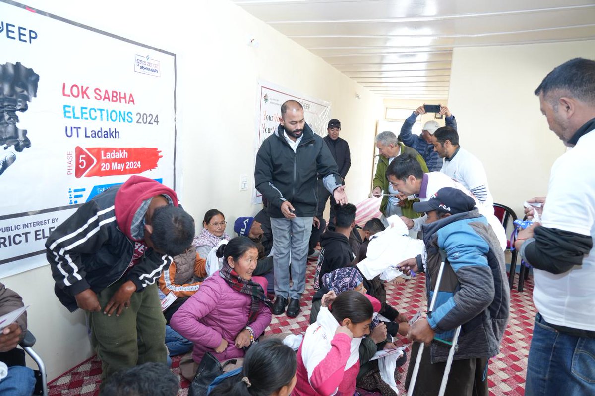 DIPR_Leh's tweet photo. On the direction of DEO, Leh,@santoshsukhdeve,the SVEEP team,Leh organised a #VoterAwarenessProgramme at PAGIR, Leh on April 11.

DEO, Leh stressed the importance of inclusive voting and how every vote matters.

@CEOofficeLadakh @DC_Leh_Official @LAHDC_LEH @ddnewsladakh https://t.co/r65CDkt3OZ