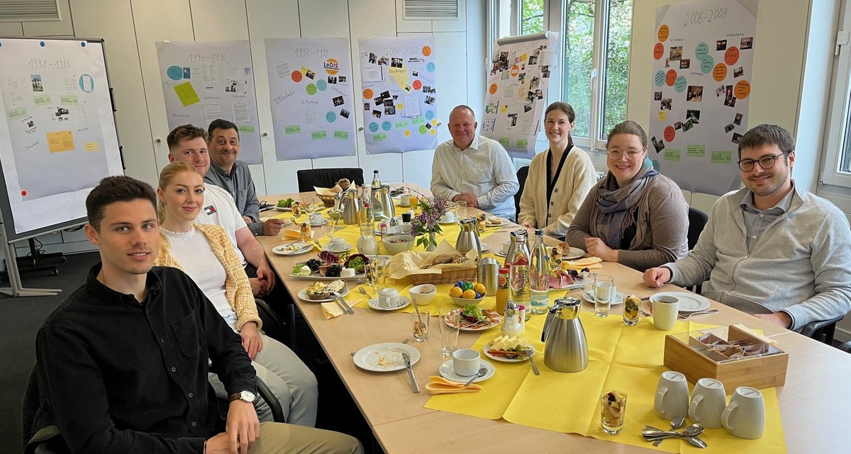 Von drei Mitarbeitenden bei der Firmengründung 1991 und fast 90 in 2024, von der Entwicklung innovativer Produkte wie #ledis oder #taxotool und vielem mehr berichtete unser Geschäftsführer <a href="/stephanhenkel/">Stephan Henkel</a>  heute beim Business Breakfast. Die Historie von <a href="/voebservice/">VÖB-Service GmbH</a> war das Thema