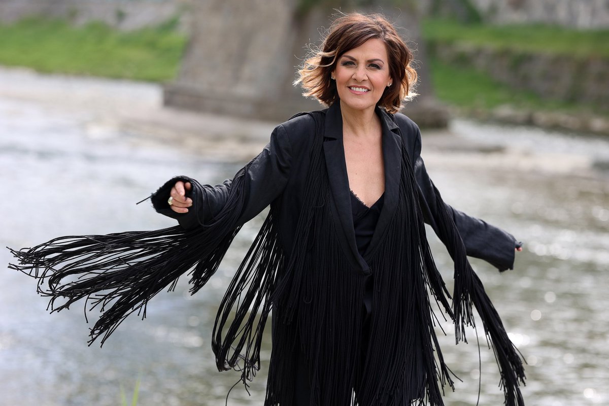 La primavera è tornata e porta con sé tante novità. Sto lavorando in studio ad un nuovo progetto inedito e mi sento accesa, quasi ebbra per questa vitalità che la musica e tutte le persone che ho intorno mi trasmettono… non vedo l'ora di condividere con tutti voi tutto quanto…