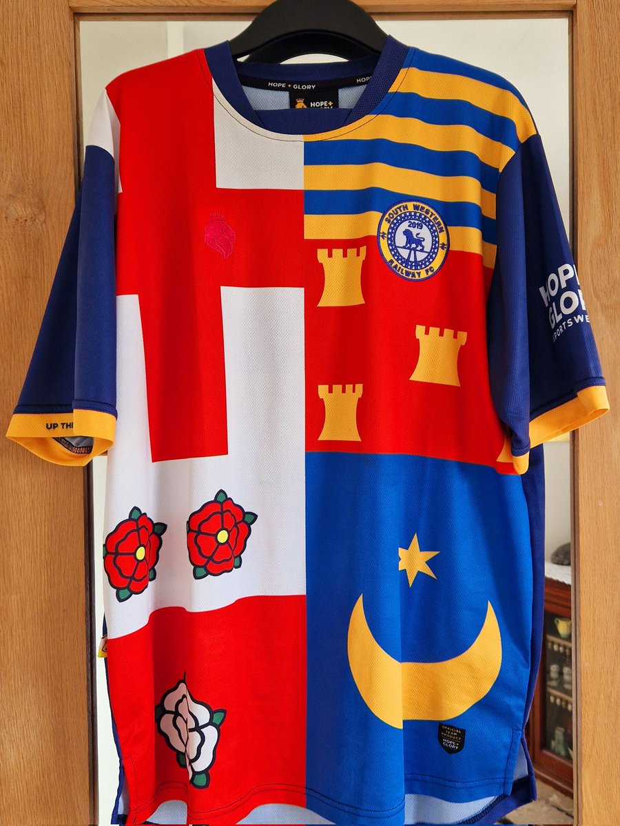 Here's a #SecretsOfTheLondonUnderground that @siddyholloway & @MrTimDunn may not know about!
They have their very own #football league @LULeagueLondon with great shirts. I have so far.... @JubileeLineFC @DistrictLineAFC @PiccadillyFC & @swrtcfc Looking forward to the new series