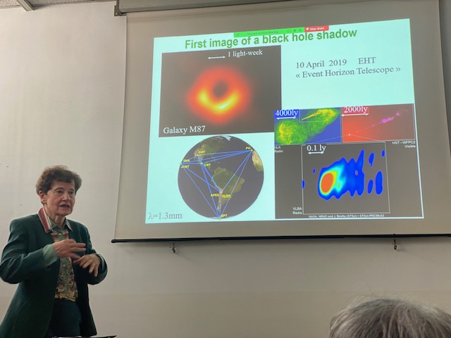 📢Prof. François Combes is now giving the #ICCUBColloquium, Black Holes and Active galaxy Nuclei' to a full room in @FisicaUB You can also follow it via YouTube👉youtube.com/watch?v=Y0LdUh… @Obs_Paris @cdf1530
