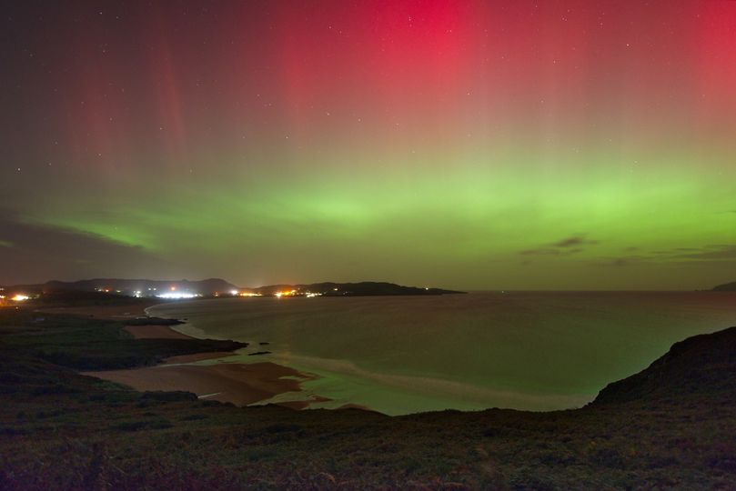 Aurora over Ballymastocker Bay. Fanad is such a magical place - why not discover it in 2024.
This fabulous photograph  was taken by Peter French in September 2023. #auroraborealis #donegal #portsalon #ballymastocker