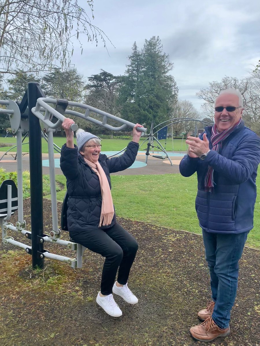 BeyondDementia_'s tweet image. A trip to @hillworthp Park #Devizes has fast becoming an annual tradition for our Kennet Muddy Boots group. A brave few even tested their agility on the outdoor gym equipment, much to the amusement of rest of the group! #communitygroups #dementia