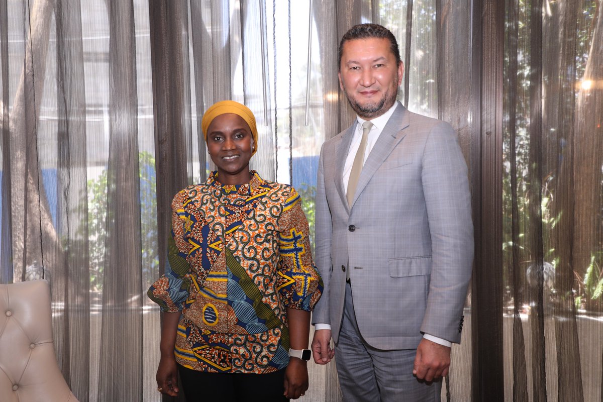 Across the world, IOM partners with @UNVolunteers to protect the rights of migrants. IOM Ethiopia's @Abiwane met with @ToilyKurbanov, UNV Executive Coordinator. They discussed engagement of UN Volunteers in support of IOM mission in 🇪🇹 and the region.
