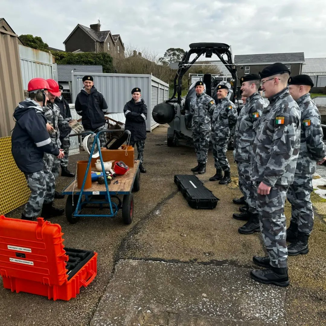 On to a new chapter in the INS, Lt Cdr Stephen Stack assumes command of LE James Joyce from Lt Cdr Gavin McCarthy and continues to maintain established standards. SGIII personnel successfully complete their course to commence their Gunnery Careers. BZ to all #bemore #joinourteam