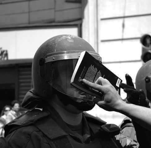 memeworschitz's tweet photo. Estudia, no seas policía. https://t.co/VRVK9h4wL5