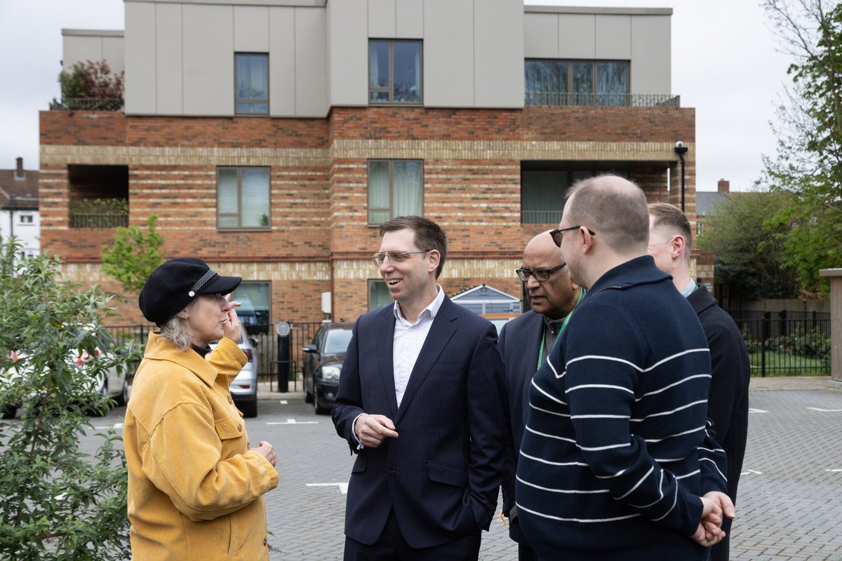 Londoners are facing a dramatic housing crisis. When Sadiq Khan boasts of his record on housing, people must think he is deluded. We need to build dramatically more homes. Today I visited @SuttonLibDems who have developed their own housing - we can do this across London.