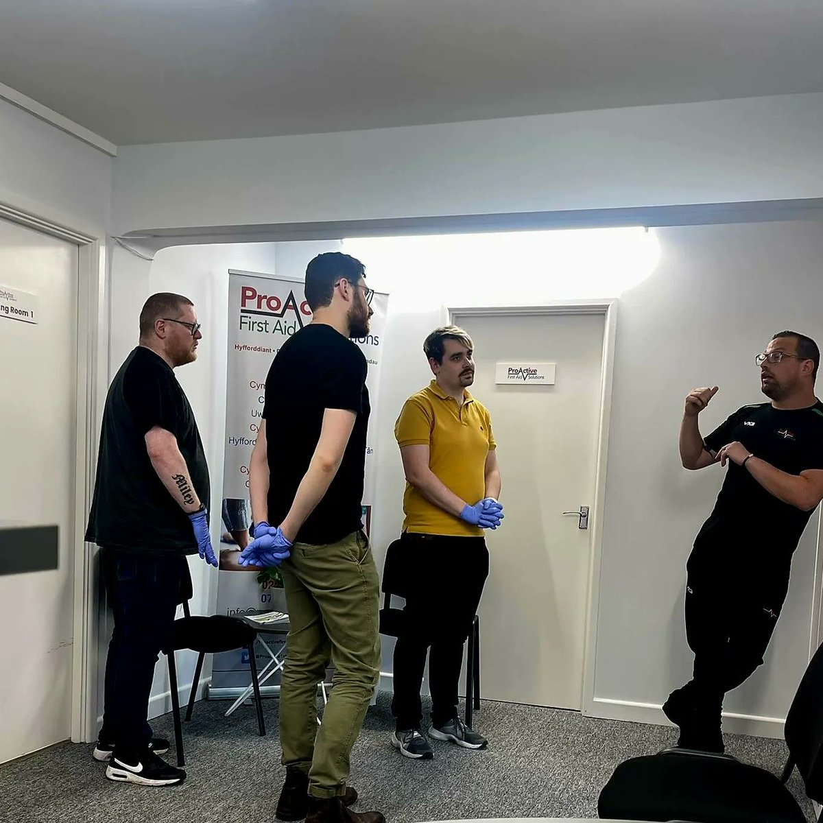 Proactive1staid's tweet image. At the start of the week we welcomed Staff from @RockallSafety @AntiverseHQ @YCSCounselling to our training premises in Llanishen to complete the Emergency First Aid At Work course. Everyone showed great skills dealing with all practical tasks and work stations. Well done all 👊