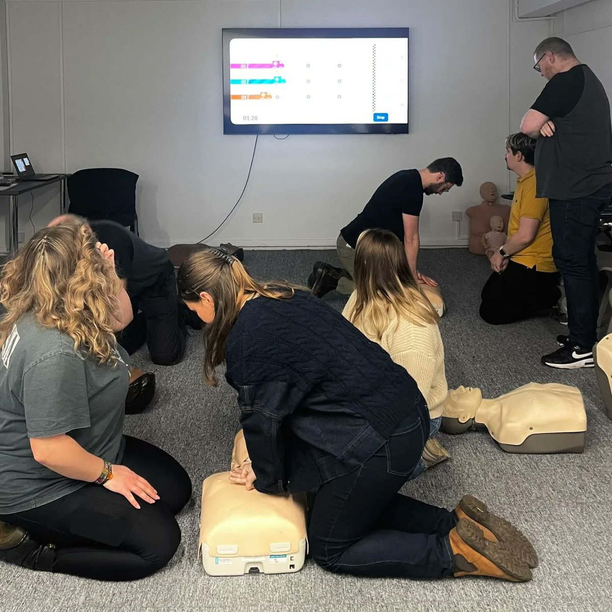 Proactive1staid's tweet image. At the start of the week we welcomed Staff from @RockallSafety @AntiverseHQ @YCSCounselling to our training premises in Llanishen to complete the Emergency First Aid At Work course. Everyone showed great skills dealing with all practical tasks and work stations. Well done all 👊