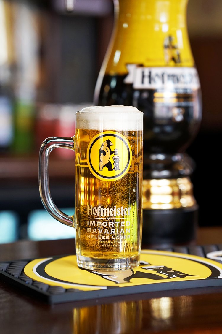 Here is your periodic reminder that I am also a professional photographer specialising exclusively in beer/pubs/brewing and I am available for brand or editorial work. Here's some shots for my latest client @hofmeister_beer —