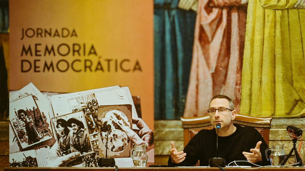 🗣 @Miquel_R: 'Debemos construir utopías, como las construyeron nuestros abuelos y abuelas'. El periodista valenciano participó en Zaragoza en la Jornada Memoria Democrática, en la que la @DPZaragoza reivindicó 'verdad, justicia y reparación': arainfo.org/?p=285548 ✍️@igoiz17