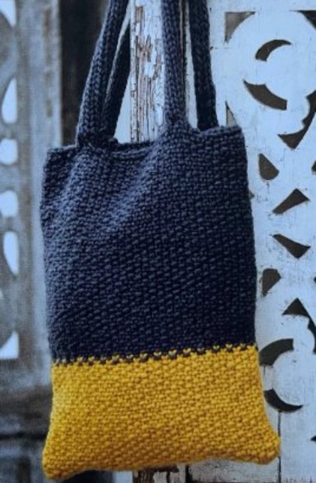 Knitted Two Toned Chunky Yarn Bag Pattern 💛🖤 A perfect project suitable for knitters of all levels. Using chunky yarn ensures a quick and satisfying knit, resulting in a lovely sturdy bag that can carry all your essentials. #MHHSBD #craftbizparty #elevenseshour