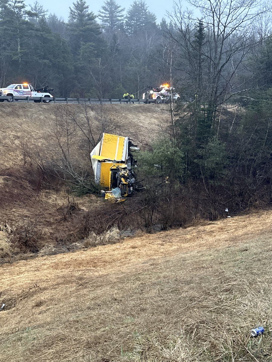 A commercial vehicle has cashed into the median on Interstate 295 at mile marker 35 in Topsham. The driver was not injured. Expect delays and lane closures both north and southbound as crews work to remove the vehicle.