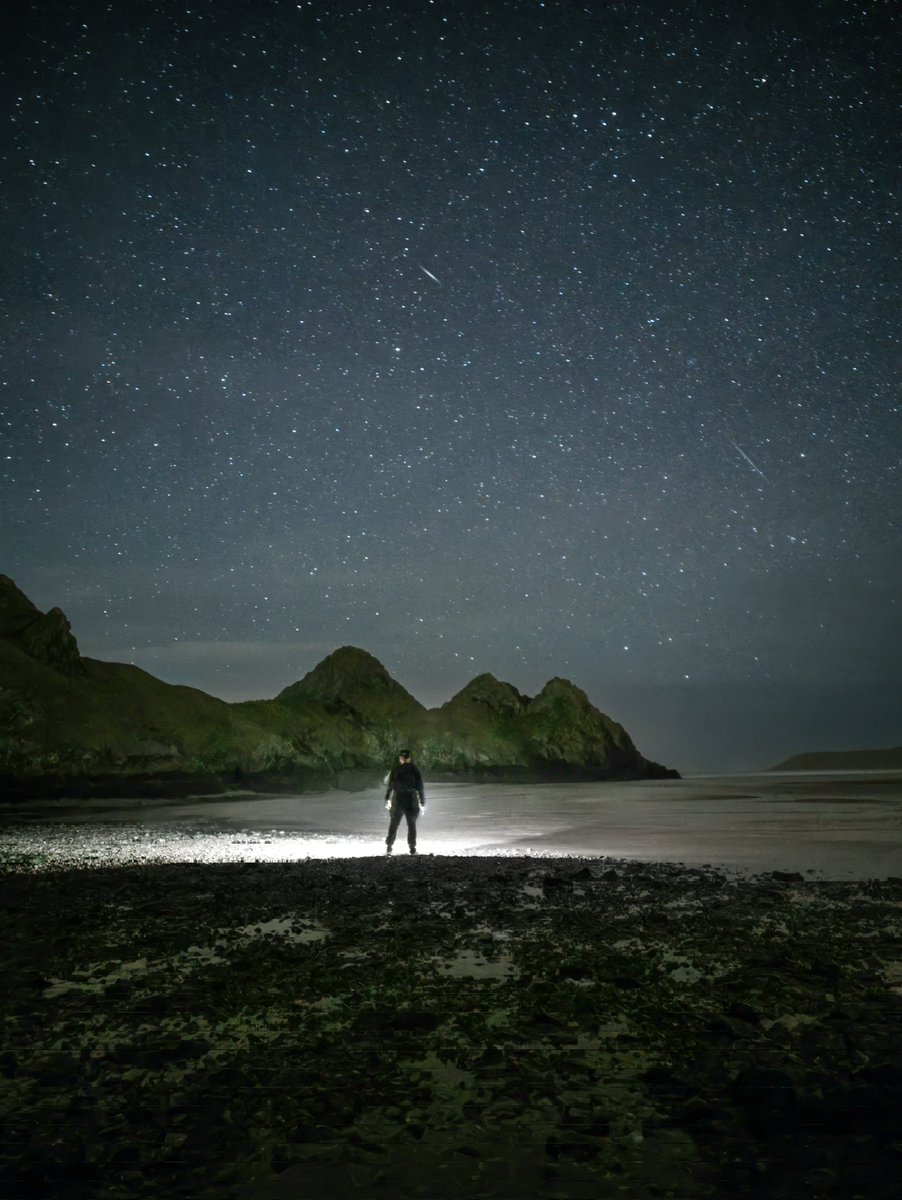 Watching the night sky alone down the Gower, doesn't get much better, nice and peaceful 😊 Had to make the most of the clear skies this week, they don't seem to come around often these days! ☔️⛈️🌦 Three Cliffs Bay, #Gower #Wales