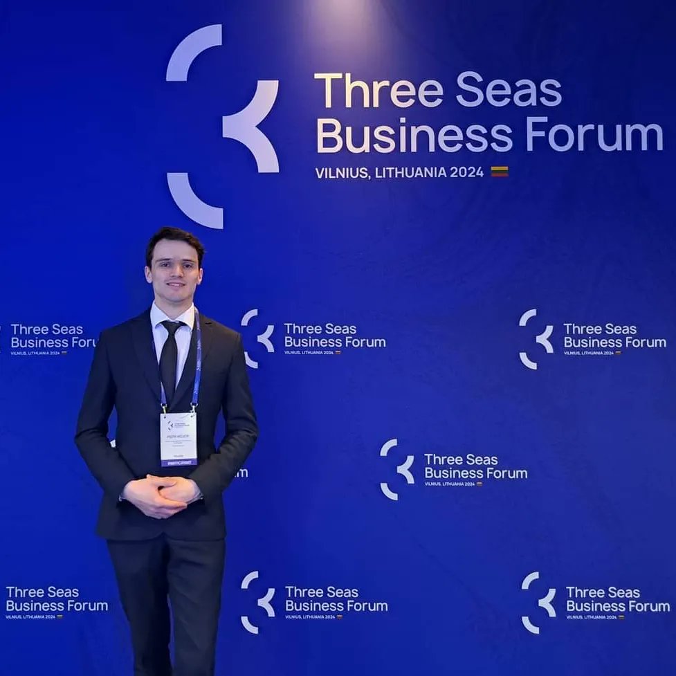 Today, I am attending the @3seaseu in #Vilnius, the capital of #Lithuania 🌊🇱🇹

Thus, one of my dreams of attending this event came true 💁

For the next few days I am organizing the #ThreeSeas Week (10-17.04) 🇦🇹🇧🇬🇭🇷🇨🇿🇪🇪🇬🇷🇭🇺🇱🇹🇱🇻🇵🇱🇷🇴🇸🇰🇸🇮, during which I will report the Summit.