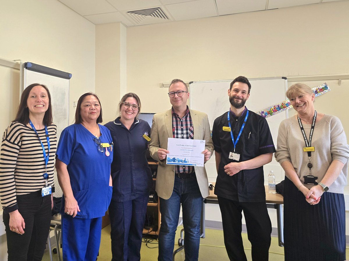 SuperSouthmead's tweet photo. 🎉On Tuesday we went to celebrate the first group of graduates from the Registered Nurse Degree Apprenticeship programme which was co-funded by charity donations!
Congratulations &amp; wish all the newly qualified Nursing Associates and Registered Nurses the best! @NorthBristolNHS https://t.co/gMUXb23zcM
