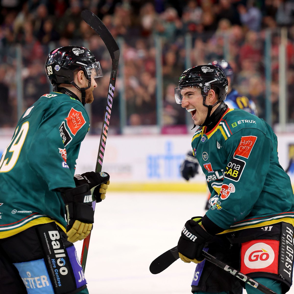 Weekend plans, sorted. ✅ THIS SATURDAY the @BelfastGiants will face Coventry Blaze in the Playoff Quarter-Final at The SSE Arena, Belfast.💥 Get your tickets NOW: bit.ly/BelfastGiantsQ…