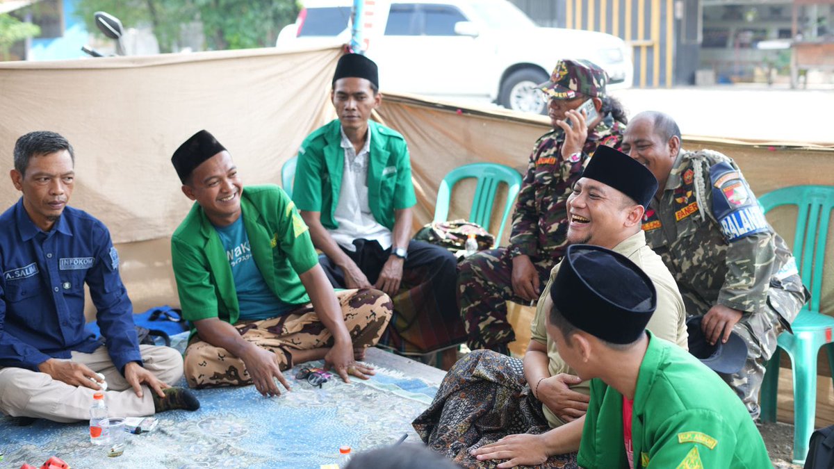 Pimpinan Pusat GP Ansor silahturahmi, mengunjungi Posko Mudik Banser Zona 2 Palimanan Kabupaten Cirebon. Hadir juga Ketua PC GP Ansor Kab Cirebon Sahabat Ibnu Ubaidillah dan jajaran Satkorcab Cirebon dan Satkoryon Palimanan. #PoskoMudikBanser2024