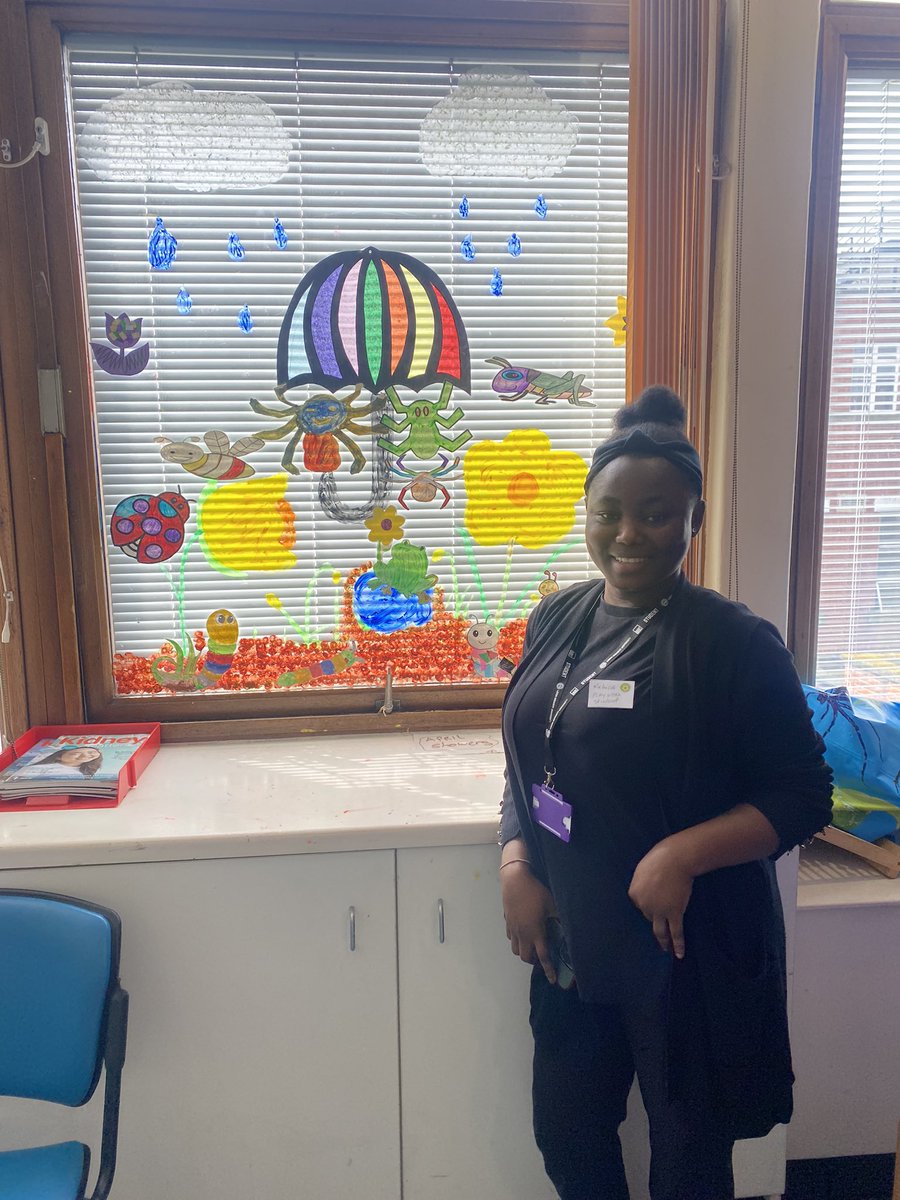 Another lovely visit to one of our Level 4 students undertaking her placement at the @Leeds_Childrens enjoying being part of the fantastic team in Children’s Outpatients 
 @LBUHealth #playinhospital