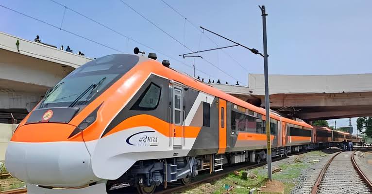 3rd & 4th Vande Bharat Express via #Salem ! Soon to get connected with #Madurai & #Ernakulam, with new orange livery racks ! 🔸 Ernakulam - Bengaluru VB via Salem (Confirmed) 🔹 Madurai - Bengaluru VB via Salem (Almost confirmed) #VandeBharatExpress #Bengaluru