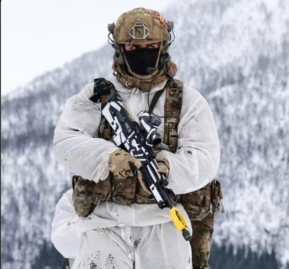 The Mighty Fighting Forty Fifth in Norway. 45 Cdo love it when it's icers. Gen dit no shit woolly pully norgy.